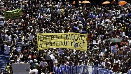 Imagen panorámica de la plaza de Neptuno durante la manifestación del 19-J