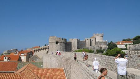 Los viajeros pueden caminar por encima de las murallas y obtener las mejores vistas de la ciudad