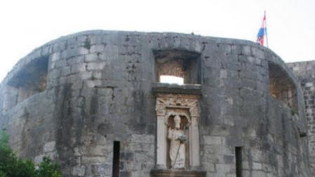 La puerta de Pile con la imagen de San Blas, patrón de la ciudad