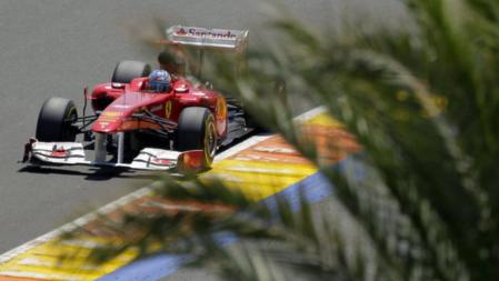 Tremenda lucha de Alonso con los Red Bull en el GP de Europa