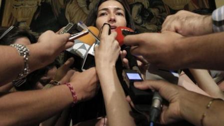 La ministra de Cultura, Ángeles González Sinde, ante los medios de comunicación