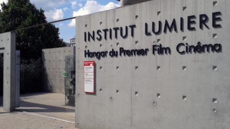 Entrada del Instituto Lumière.