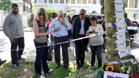Los padres de Amy Winehouse, llegando a la casa de la artista