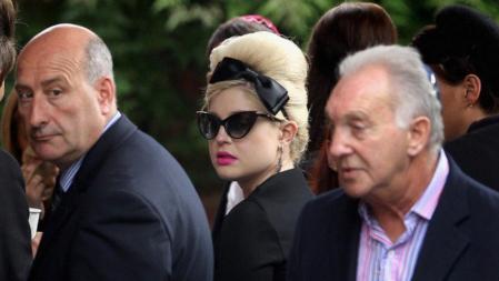 Kelly Osbourne, amiga de Amy, en su funeral