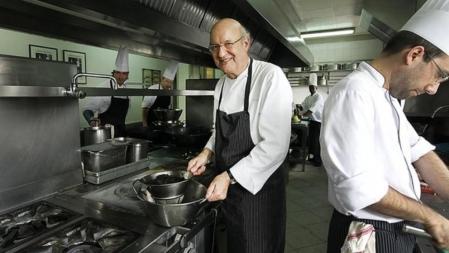 Jaume Subirós en la cocina del Hotel Emporda, conocido como 'el Motel'