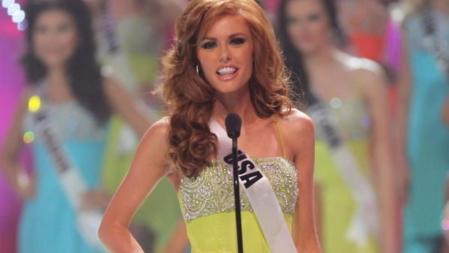 La candidata de Estados Unidos, Alyssa Campanella durante la ceremonia de elección y coronación de Miss Universo 2011