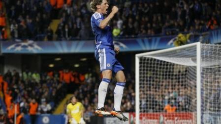 Fernando Torres celebra su segundo gol en la goleada del Chelsea ante el Genk belga (5-0)