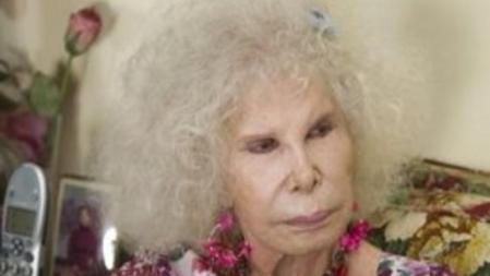 Imagen de la duquesa de Alba en una entrevista con motivo de la presentación de su libro 