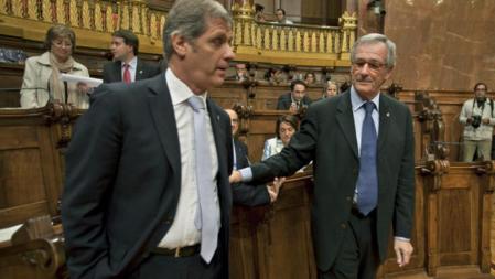 Alberto Fernández Díaz y Xavier Trias, durante el pleno del Ayuntamiento de Barcelona