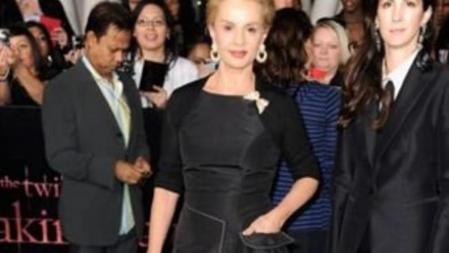 Carolina Herrera con un look total black