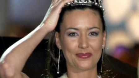 Vania Millán, Miss Almería, de 23 años, en el momento de ser coronada como Miss España 2002 durante la gala final del certamen en Algeciras