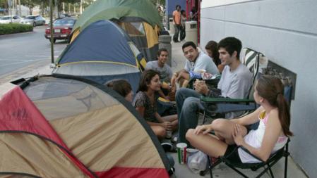 Un grupo de jóvenes ha acampado a la puerta de un centro comercial de Florida para hacerse con las 'gangas' del Black Friday
