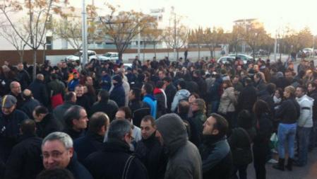 Funcionarios de prisiones concentrados frente a la cárcel de Ponent