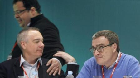 Pere Navarro, Àngel Ros y Joan Ignasi Elena (detrás), en el Congreso del PSC