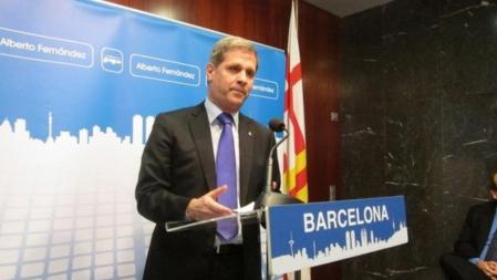 El líder del PP en el Ayuntamiento de Barcelona, Alberto Fernández Díaz, ha anunciado este martes que los populares no entrarán en el Gobierno municipal de Xavier Trias (CiU) porque 