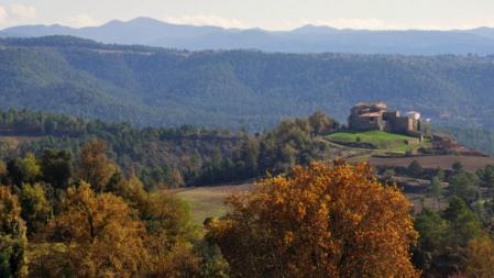 Masía fortificada cerca de la Torre de Oristà