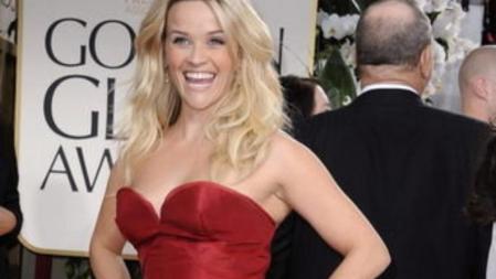 Reese Witherspoon iba demasiado embutida en su vestido rojo