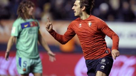 Leka celebra su primer tanto al Barça