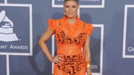 Fergie tampoco supo vestirse para los Grammy