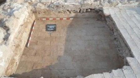 Superposición de pavimentos cerámicos en el 'mas' excavado en La Sagrera