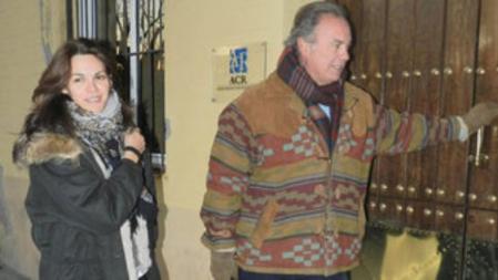 El cantante Bertín Osborne acompañado por su mujer, Fabiola Martínez