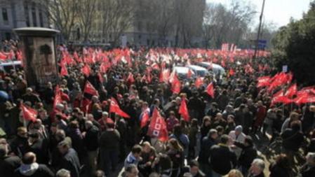 Vista general de la manifestación de Madrid contra la reforma laboral. CC.OO. y la UGT han convocado manifestaciones contra la citada reforma en más de 50 ciudades del país