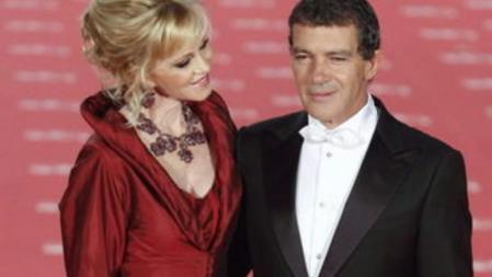 Melanie Griffith junto a Antonio Banderas en la alfombra roja de los Premios Goya