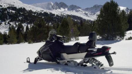 Aventura en moto de nieve en la estación de esquí andorrana de Grandvalira Grau Roig
