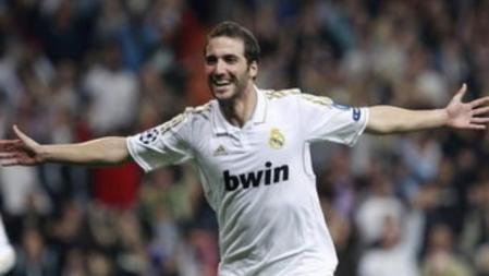 El delantero argentino del RealMadrid, Gonzalo Higuaín, celebra la consecución del primer gol de su equipo ante el CSKA de Moscú