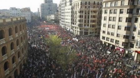 Miles de personas se manifiestan en Valencia en la huelga general