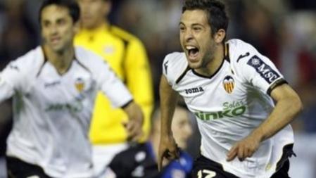 Jordi Alba, primer fichaje del Barça para la próxima temporada, celebra el gol que marcó al Rayo Vallecano