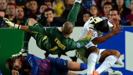 Valdés golpeó accidentalmente a Piqué