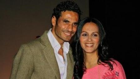 Óscar Higares y su mujer Sandra Álvarez antes del desfile de Rosa Clará