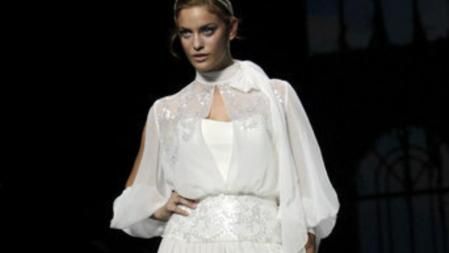 La famosa raja lateral también estuvo presente entre las propuestas de Pronovias