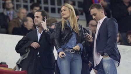 La modelo Bar Refaeli, en el palco del FC Barcelona, el día del clásico de 2012 contra el Real Madrid