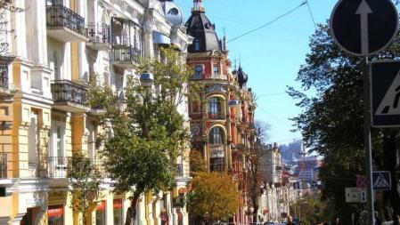 Una de las calles del centro de Kiev, en Ucrania