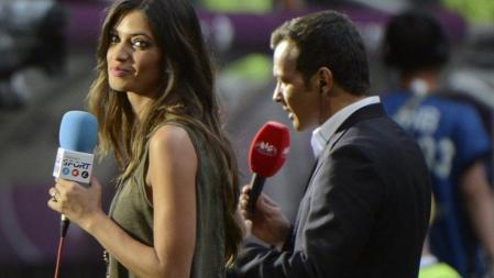 España - Portugal: La periodista Sara Carbonero, momentos antes del encuentro de semifinales de la Eurocopa 2012.