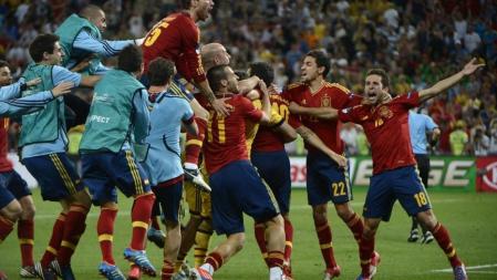 Eurocopa 2012: Los jugadores de la Selección celebrán la victoria ante Portugal