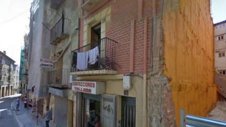 El Ayuntamiento de Lleida en el programa ARI (Area de Rehabilitación Integral) del Centro Histórico inició el proceso de intervenciones en declaraciones de edificios en estado de ruina desde el año 1997-2001, habiéndose de derribar más de 60 edificios los primeros años. Hacía tiempo que ya se había derribado la casa número 14 de la misma calle