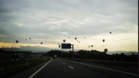 Los globos de Igualada han decorado el paisaje de la autovía camino a Barcelona... Bonita escena para empezar el dia!