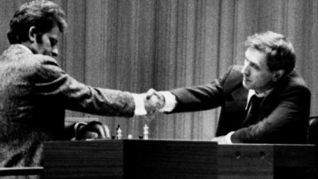 Spassky vs. Fischer durante el duelo por el título mundial en Reijkyavik, Islandia (1972)