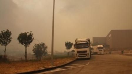 El incendio avanza hacia el núcleo de La Jonquera