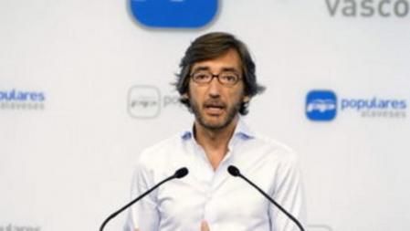 secretario general del PP del País Vasco, Iñaki Oyarzábal, durante la rueda de prensa que ha ofrecido este viernes tras la reunión que ha celebrado hoy el Comité de Dirección de este partido