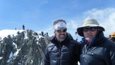 De izquierda a derecha Rafa M Aroca y José A G Cuevas. Aneto, mayo 2012