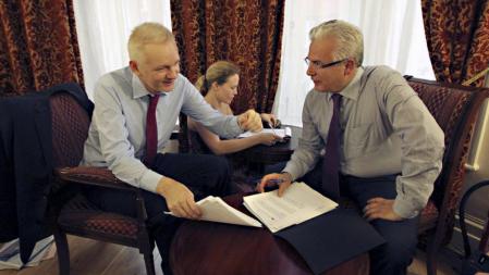 Assange y Garzón, en el interior de la Embajada ecuatoriana en Londres.
