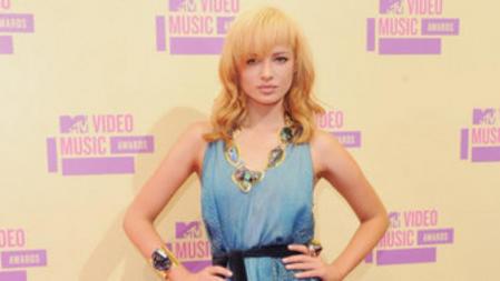 Ashley Rickards en los MTV Awards 2012