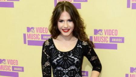 La actriz estadounidense Erin Sanders posa en los 