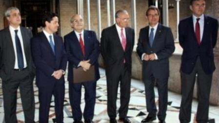 El president Artur Mas, con algunos de los consellers; el president de la Caixa, Isidre Fainé, y el principal inversor del grupo Veremonte, Enrique Bañuelos.