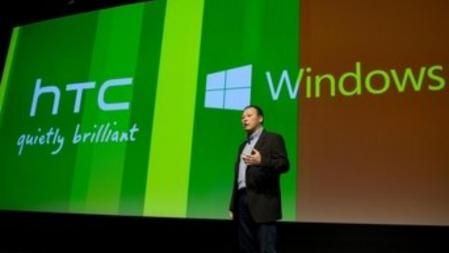 Peter Chou, CEO de HTC Corporation, durante la presentación de los dos nuevos 'smartphones' de la compañía