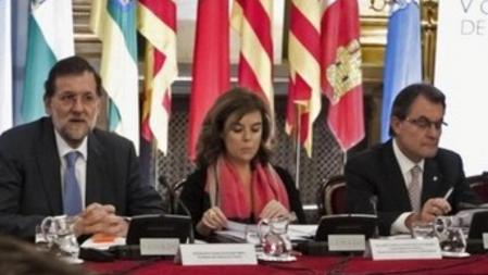 Mariano Rajoy, Soraya Sáez de Santamaría y Artur Mas, durante la V Conferencia de Presidentes en el Senado
